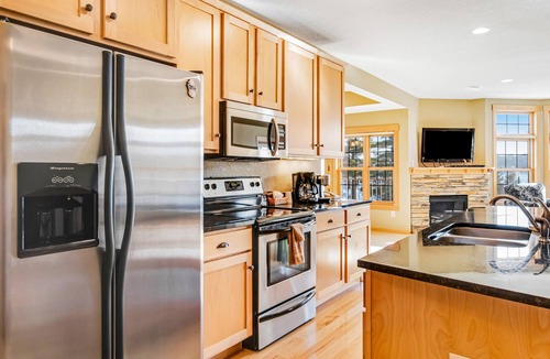Three Lakes Condo | Charming lakefront condo with pool, fireplace, hot tub, golf, & washer/dryer