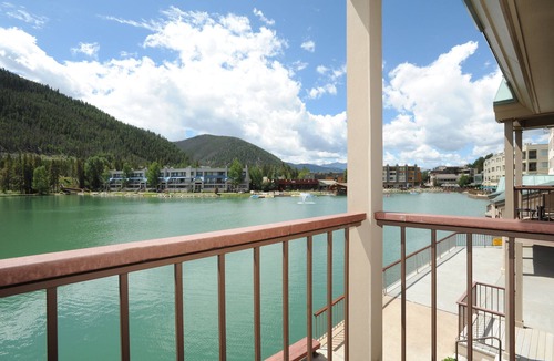 Lakeside Village Condo | Charming Lakeside 1 Bedroom Condo
