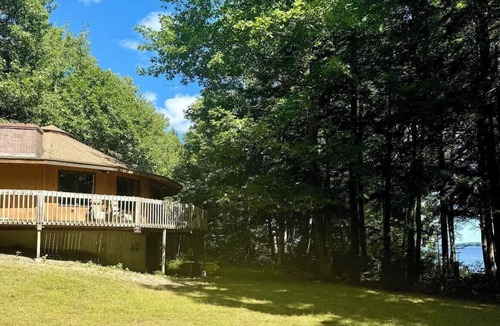 Ellsworth House | Charming lakeside 2-bedroom house minutes from downtown Ellsworth with WiFi