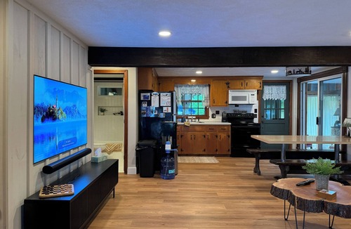 Holderness Cottage | Charming Lakeside abode on Golden Pond