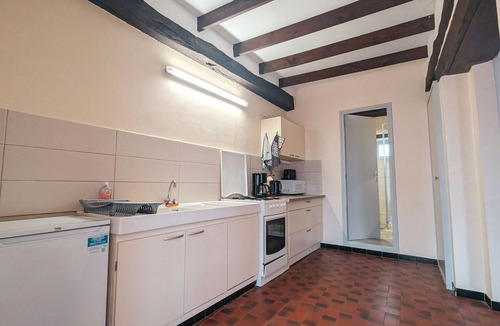 Migne Cottage | "Charming Lakeside Ground-Floor Cottage in Berry with Inclusive Amenities & Private Parking"