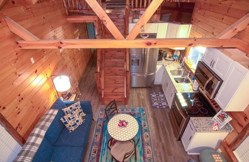 Ashtabula Cabin | Charming Lakeview Cabin Near Geneva-On-The-Lake, The Perfect Getaway!