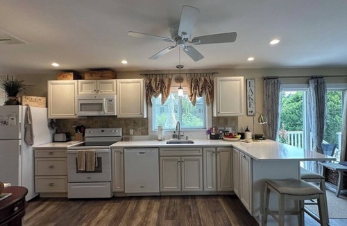 Pittsfield Cottage | Charming Lakeview Cottage in Heart of the Berkshires