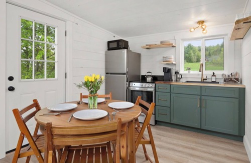 Moscow House | Charming Large 6-bedroom farmhouse in Stowe Lower village with Soaking tub