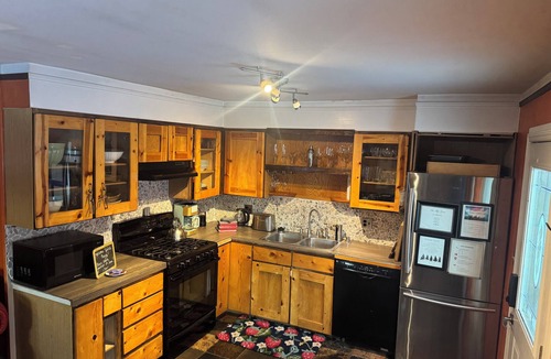 North Star House | Charming little home near downtown Anchorage