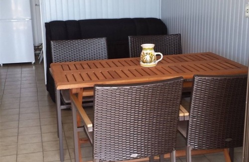 Port Leucate Villa | Charming Lodge for 4, Aircon, Parking, Lake View