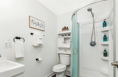 Moline Apartment | Charming Loft Studio near John Deere & Vibrant Arena!