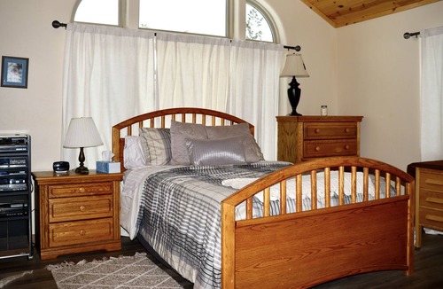 Elmo Apartment | Charming Loft with Panoramic Lake Views