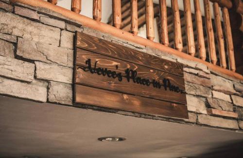Pine House | Charming Log AFrame in Pine