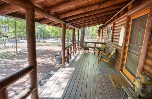 Pinetop-Lakeside House | Charming Log Cabin in Tall Pines with Fire Pit Near Trails & Lake