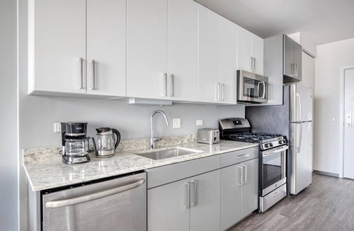 Logan Square Apartment | Charming Logan Square 1BR w/Roof Deck & Gym, 1 block to L, by Blueground