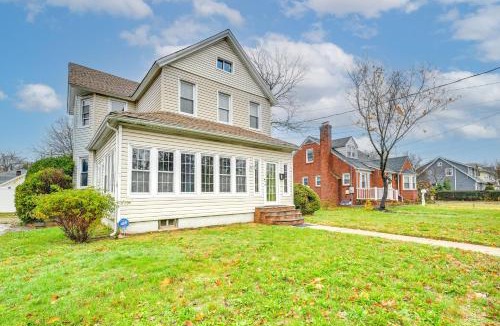Freeport House | Charming Long Island Home w/Fenced Yard!