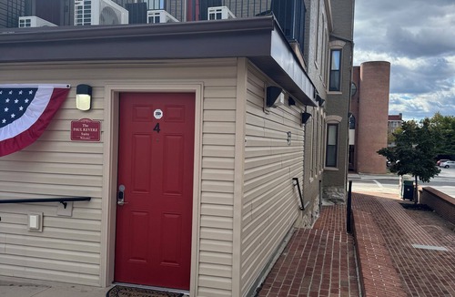 Hagerstown Condo | Charming & luxurious 1-bedroom condo, Kitchen, Washer, dryer, parking, King Bed.