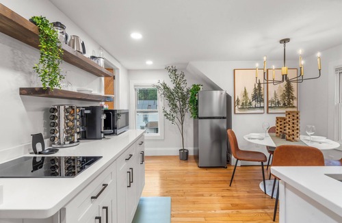 Manchester Apartment | Charming Luxury 1BR Near Downtown. Dog Friendly!