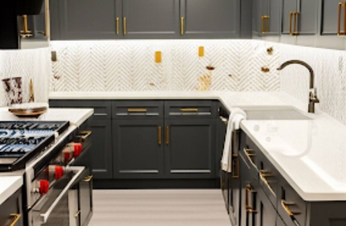 Willowbrook Condo | Charming luxury 2-bedroom condo with fitness room and AC in Willowbrook