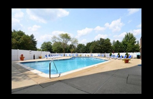 Willowbrook Condo | Charming luxury 2-bedroom condo with fitness room and AC in Willowbrook