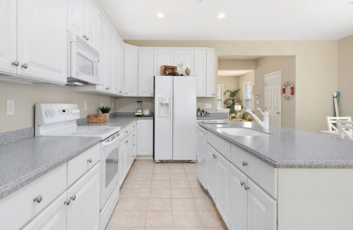 Sunset Island House | Charming luxury 5 Bd townhouse located in the gated community with indoor and outdoor pool, private beach, and free internet