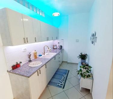 West Bank House | Charming Luxury Room 10 Min from the Old City