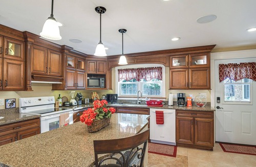 Manchester Cottage | Charming Manchester Retreat w/Patio & Fireplace!