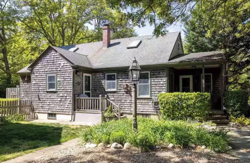 Oak Bluffs Cottage | Charming Martha's Vineyard Cottage Minutes from the Beach