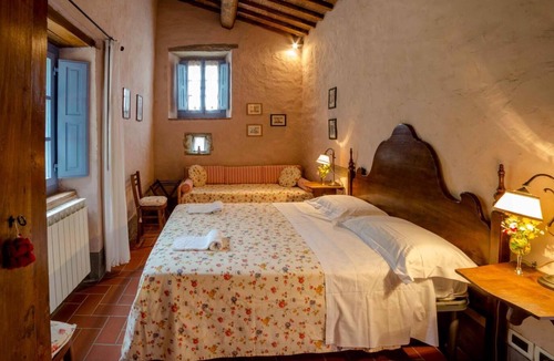 Subbiano Apartment | Charming medieval Villa for 21 persons, with private pool near Arezzo, Tuscany