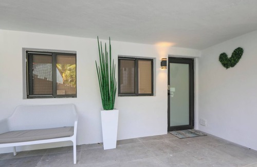 Buena Vista Cottage | Charming Miami Design District Cottage 1BR/1BA- Free Parking- Hot Tub
