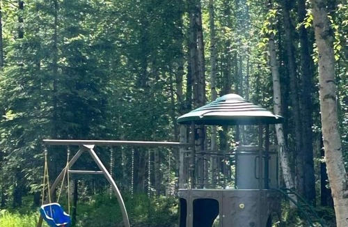 Houston House | Charming Micro Cabin Stay with Dedicated Play Area and Quick Access to River in Houston, Alaska