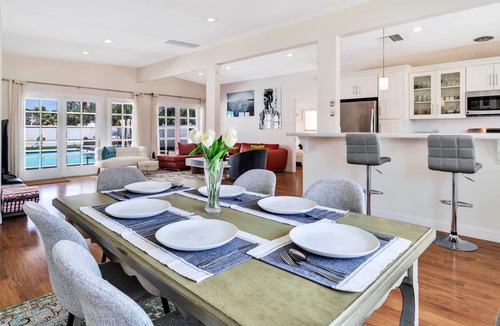 Araby Commons House | Charming Mid-Century House w/ Pool and Garden