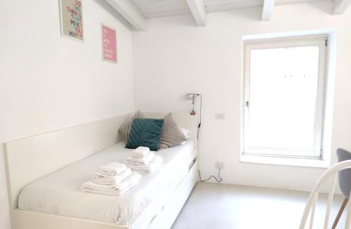 Dergano Apartment | Charming Milan Courtyard Apartment
