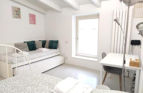 Dergano Apartment | Charming Milan Courtyard Apartment