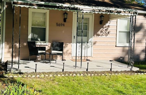 Westland House | Charming & modern 2 BR home, convenient location!