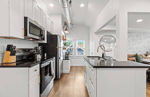 Ferndale Apartment | Charming & Modern 2Bedroom Loft Downtown Ferndale