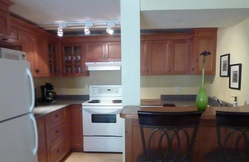 Fairfield Apartment | Charming Modern 2BR Suite by Park, Ocean & Downtown