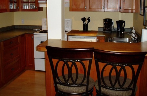 Fairfield Apartment | Charming Modern 2BR Suite by Park, Ocean & Downtown