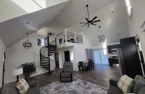 Wise Township House | Charming & Modern 3 Bedroom House