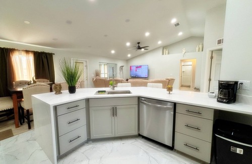Port Malabar House | Charming & Modern 4-bedroom 2-bathroom in brilliant Palm Bay
