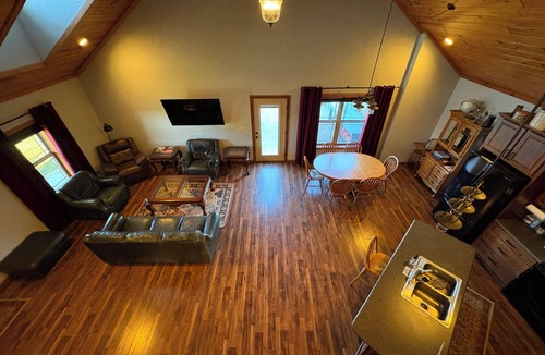 Sparta House | Charming modern farmhouse - four miles from WSRC