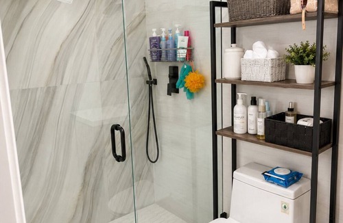 Studio City House | Charming Modern House in Los Angeles, Walkable and Quiet