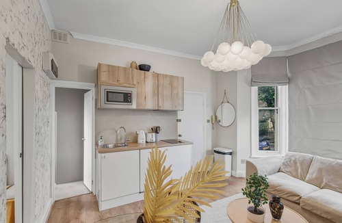 Addison Apartment | Charming Modern One-Bed in Vibrant West London
