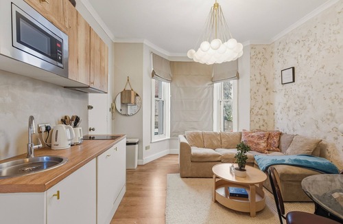 Addison Apartment | Charming Modern One-Bed in Vibrant West London
