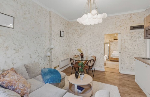 Addison Apartment | Charming Modern One-Bed in Vibrant West London