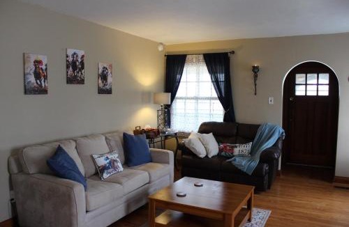 Jeffersonville House | Charming Modern Retreat Near Downtown Jeffersonville & Bob Hedge Park