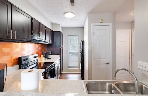 Beverly Woods Apartment | Charming & Modern South Park Gem: Pool ~ Gym ~ Pkg