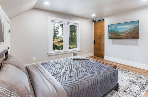 Central Tacoma Apartment | Charming Modern Studio Home! 5 Minutes from major Hospitals