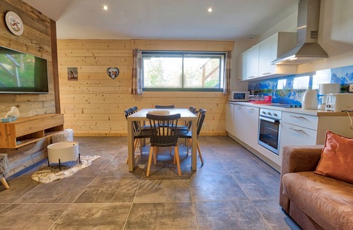 Crest-Voland Apartment | Charming mountain apt, near slopes, 6 pax, parking, WiFi included