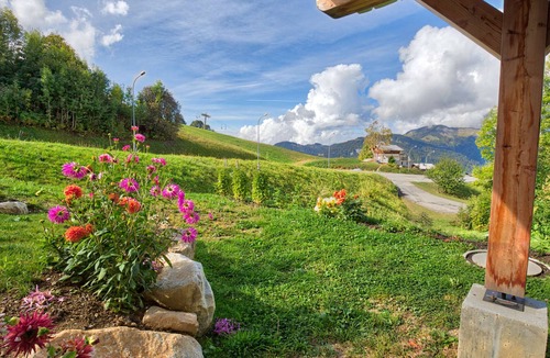 Crest-Voland Apartment | Charming mountain apt, near slopes, 6 pax, parking, WiFi included