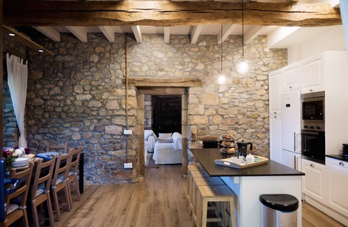 Castaneda House | Charming mountain house near Cabárceno
