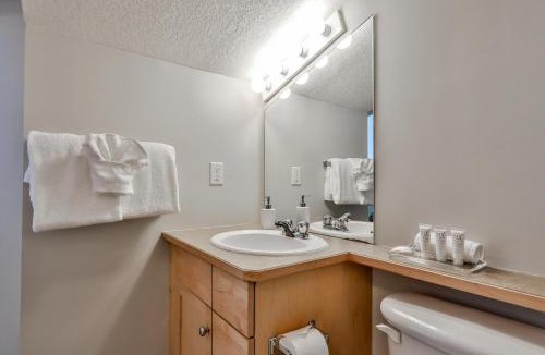 Canmore Apartment | Charming Mountain Loft Pet Friendly Mountain Views!