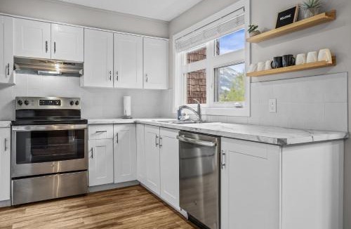 Canmore Apartment | Charming Mountain Loft Pet Friendly Mountain Views!