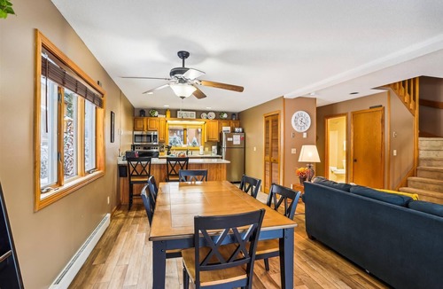Davis Condo | Charming mountain condo offers it all. Welcome Duncan's Den!
